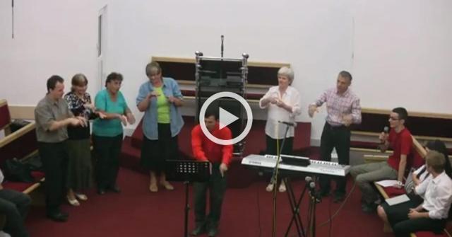 Surdo-muți cântând