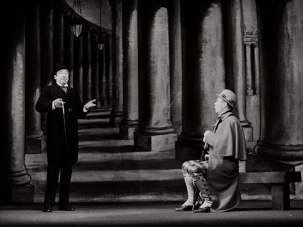 007-set-design-column-theredlist